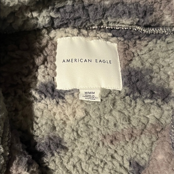 American Eagle Outfitters Women’s Camouflage Zip-Up Fleece - Picture 3 of 5